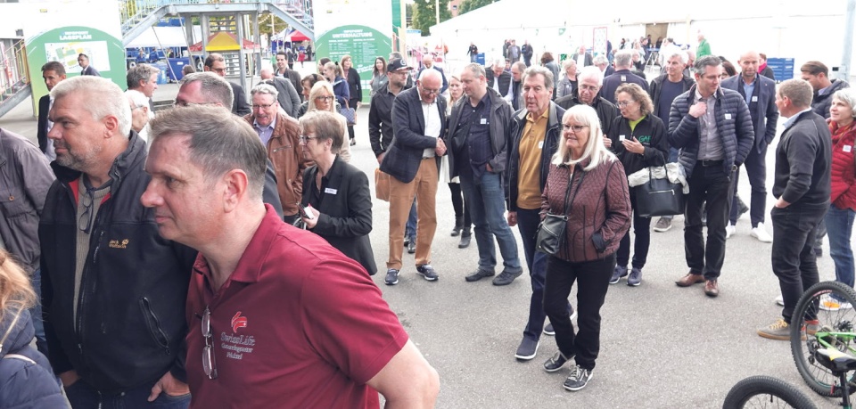 Die Gewerbeausstellung lockte ein grosses Publikum nach Mhlin. Foto: Valentin Zumsteg